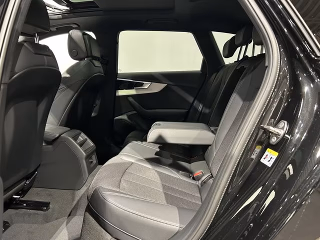 Audi A4 - 2x S Line